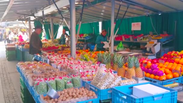 Salzburg Austria Febrero 2019 Elija Frutas Frescas Mercado Comestibles Ubicado — Vídeos de Stock