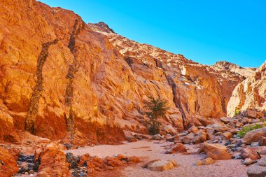 Çok renkli kapanımlar, küçük renkli Kanyon, günah taşla