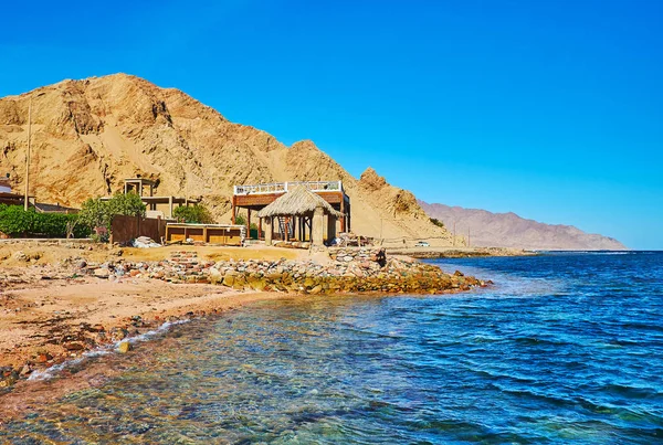 Die Felsen am Ufer des Golfes von Aqaba, Sinai, Ägypten — Stockfoto