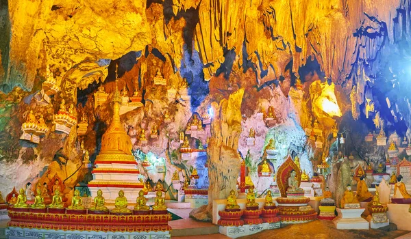 Stalactites in Cueva de Pindaya, Myanmar — Foto de Stock