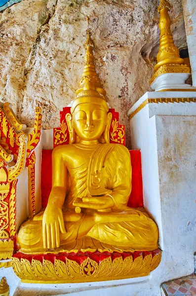 小さな黄金の仏、ピンダヤ、ミャンマー — ストック写真