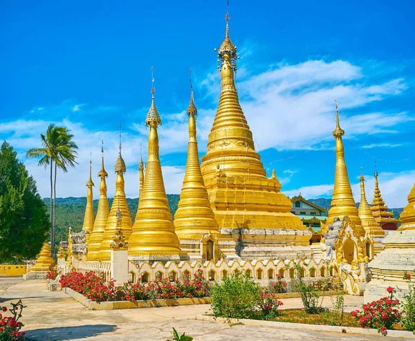 The gilded complex in Kan Tu Kyaung monastery, Pindaya, Myanmar — Stock Photo, Image