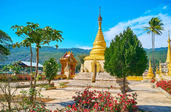 Enjoy the garden ofKan Tu Kyaung monastery, Pindaya, Myanmar — Stock Photo, Image
