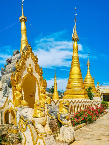 The guardians of old stupas, Kan Tu Kyaung monastery, Pindaya, M — Stock Photo, Image