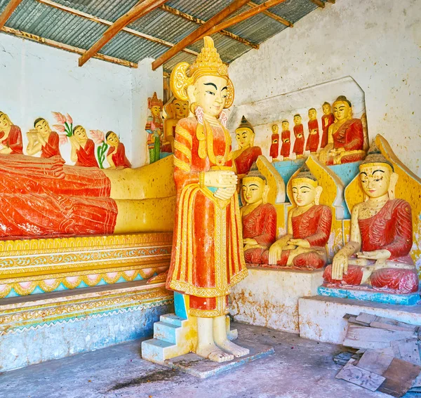 Die schönen Statuen im Schrein des kan tu kyaung Klosters, p — Stockfoto