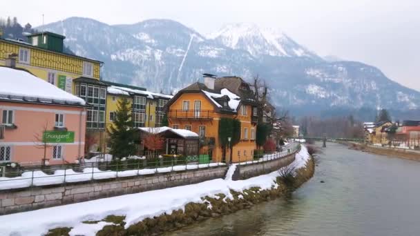 Bad Ischl Ausztria Február 2019 Traun Folyó Partja Régi Városnegyedekben — Stock videók