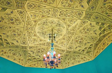 Olağandışı tavan dekorasyonu, Malek Müzesi, Tahran, Iran