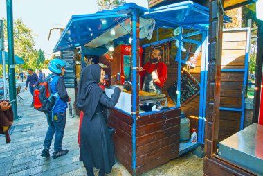 Fast food stand ve kamyonlar 30 tır sokak, Tahran, Iran
