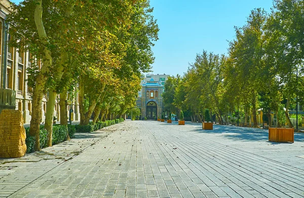 Yeşil sokak Bagh-e Melli Bahçe, Tahran, Iran — Stok fotoğraf