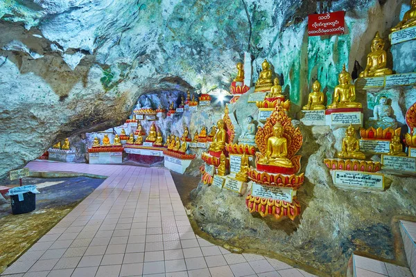 El estrecho túnel en la cueva de Pindaya, Myanmar — Foto de Stock