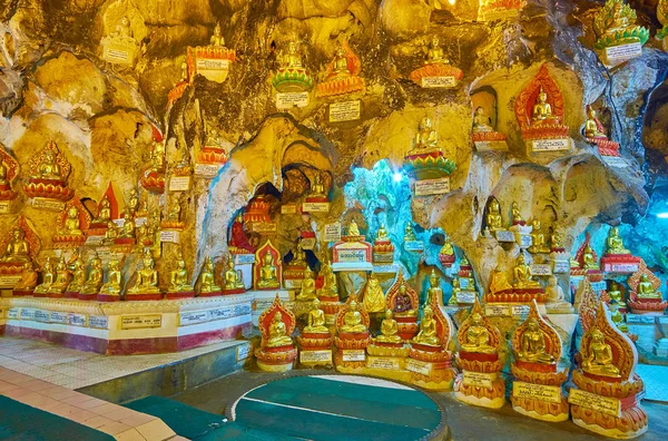 El santuario con imágenes donadas de Buda, cueva de Pindaya, Myanmar — Foto de Stock