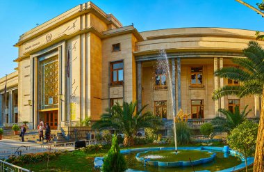 Iran Ulusal Müzesi 'nin bahçesinde, Tahran