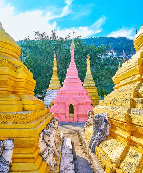 The pink stupa in Nget Pyaw Taw Paya complex, Pindaya, Myanmar — Stock Photo, Image