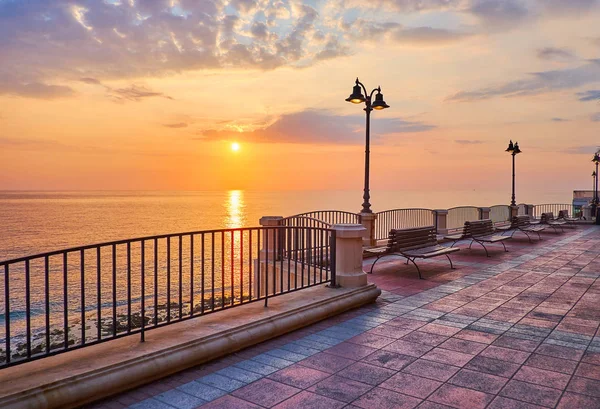 El amanecer sobre el paseo marítimo, Sliema, Malta — Foto de Stock
