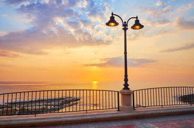 Sliema, Malta 'da bulutlu gündoğumu