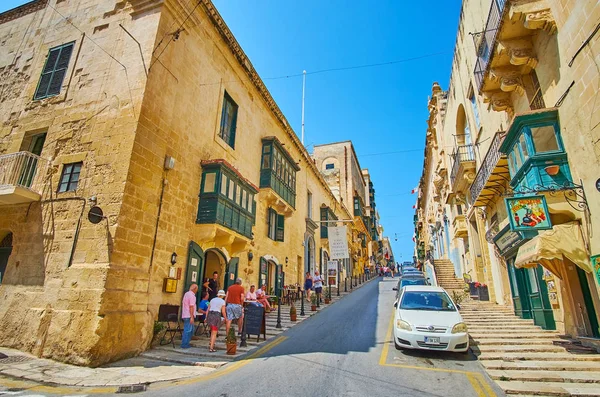 De heuvelachtige straten van Valletta, Malta — Stockfoto