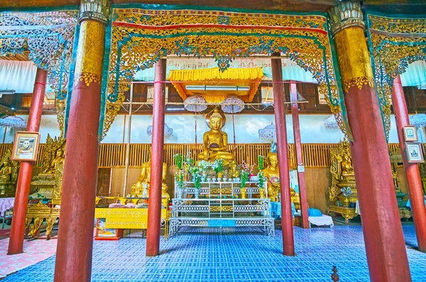 The prayer hall of teakwood monastery in Pindaya, Myanmar — Stock Photo, Image