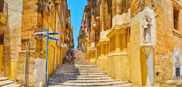Panorama van St John Street met St Anthony standbeeld, Valletta, mal — Stockfoto