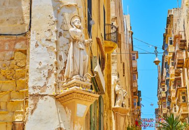 Valletta, Malta 'daki Saints heykelleri