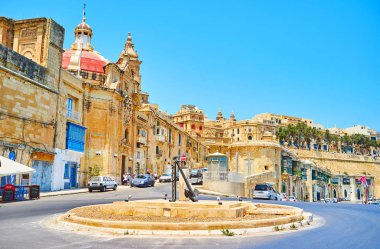 Liesse Kilisesi, Valletta, Malta ile şehir manzarası
