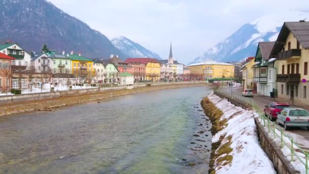 悪いバートイシュルオーストリア 月20日 2019 旧市街はトラウン川の両岸に沿って伸びており 2月20日の悪いバートイシュルでは 多くのカラフルなタウンハウスと華やかなヴィラを誇っています — ストック動画