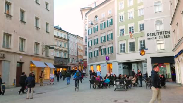 Salzburg Österrike Februari 2019 Den Bullriga Trångt Platzl Torg Med — Stockvideo