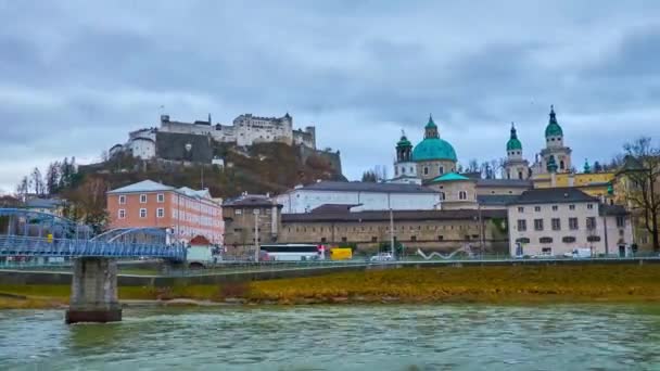 Walk Bank Salzach River View Main City Landmarks Salzburg Castle — Stock Video