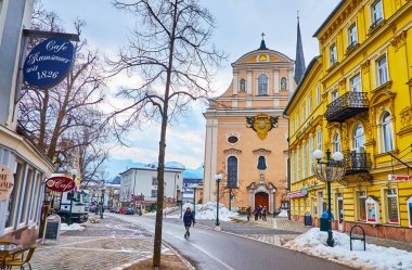 Eski sokakta Parish Church, Bad Ischl, Salzkammergut, austr