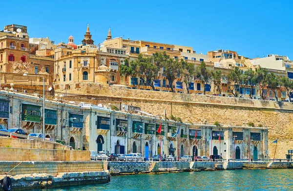 Staré sklady v Barriera Wharf ve Vallettě, Malta — Stock fotografie