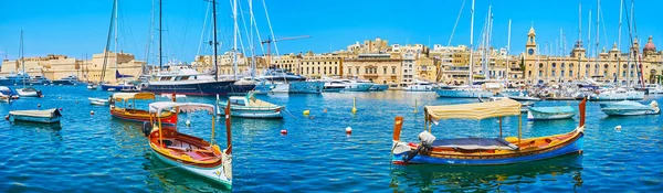 Panorama över Vittoriosa Småbåts hamn med luzzubåtarna båtar, Malta — Stockfoto