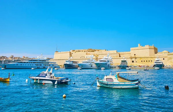 Fort St Angelo från havet, Birgu, Malta — Stockfoto