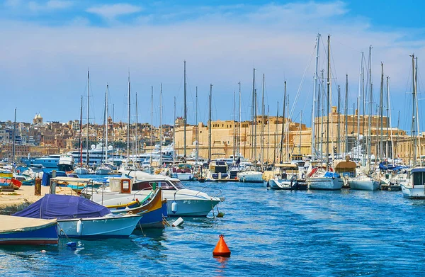 Fort Saint Angelo bakom yachterna, Birgu, Malta — Stockfoto