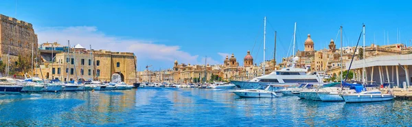 Panorama över Vittoriosa Småbåts hamn med Senglea och Birgu städer, mal — Stockfoto