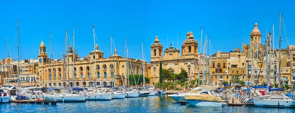 Panorama över Birgu från Vittoriosa Småbåts hamn, Malta — Stockfoto