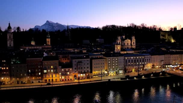 Salzburg Austria Febbraio 2019 Collina Kapuzinerberg Domina Città Crepuscolare Con — Video Stock