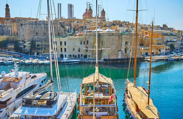 Observera Senglea befästningar från Birgu, Malta — Stockfoto