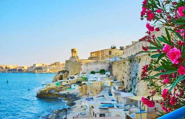 Verbringen den Abend an der Küste von Valletta, Malta — Stockfoto