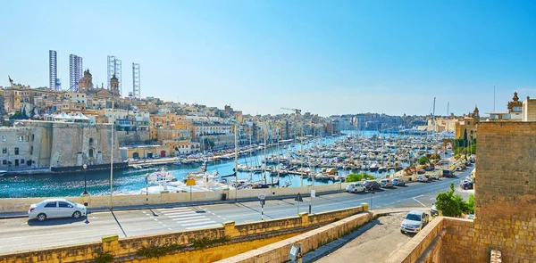 La ciudad de Senglea desde la fortaleza de Birgu, Malta — Foto de Stock