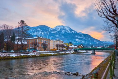 Bad Ischl romantik kış akşamı, Salzkammergut, Avusturya