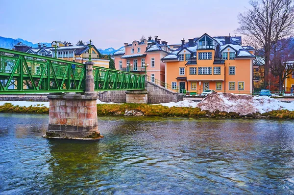 Las pintorescas mansiones en el viejo puente, Bad Ischl, Salzkammergut , — Foto de Stock