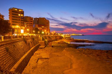 Sliema üzerinde Alacakaranlık gökyüzü, Malta