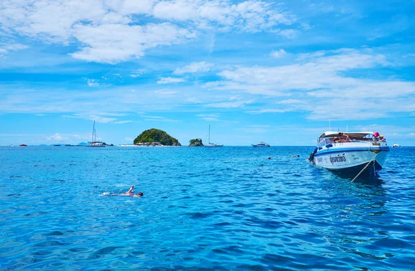 Snorkel Tours op Koh Khai Islands, Phuket, Thailand — Stockfoto