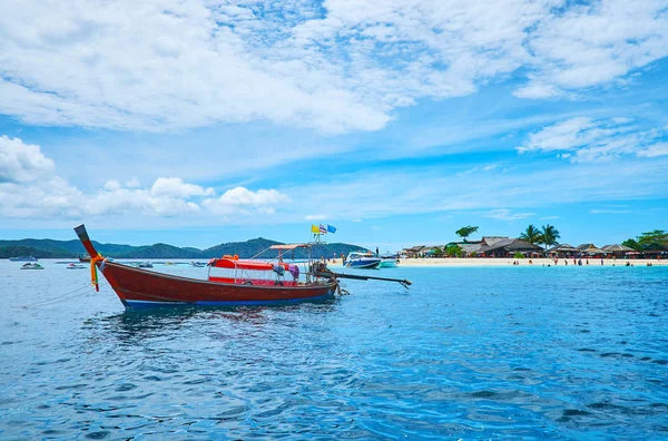 La barca a coda lunga, isola di Khai Nok, Phuket, Thailandia — Foto Stock