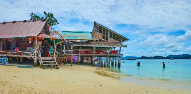 Khai Nai adasının lounge bölgesi, Phuket, Tayland 