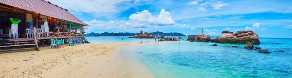 Panorama van Khai Nai Island Beachline, Phuket, Thailand — Stockfoto