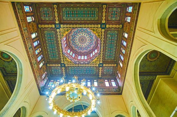 Il soffitto in legno della Moschea Al-Sayeda Fatima El-Nabaweya, Il Cairo — Foto Stock