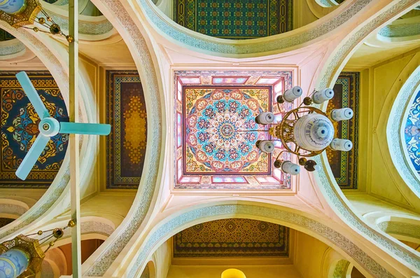 Taket dekorativa paneler i Al-Sayeda Fatima El-Nabaweya Mo — Stockfoto