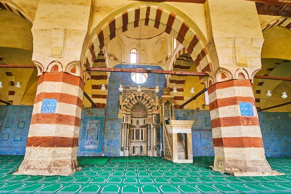 Bön salen i Aqsunqur (blå) moskén i Kairo, Egypten — Stockfoto