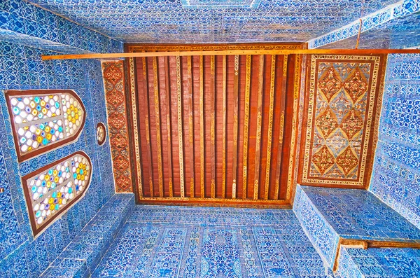 易卜拉欣·阿加·穆斯塔菲赞阿克松库尔陵墓内部（蓝色） — 图库照片