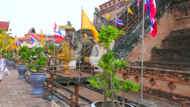 Chiang Mai Thailand Mei 2019 Wandeling Rond Middeleeuwse Bakstenen Ruïnes — Stockvideo